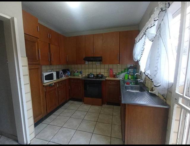 3 BEDROOM PROPERTY TO RENT IN FLORIDA LAKE